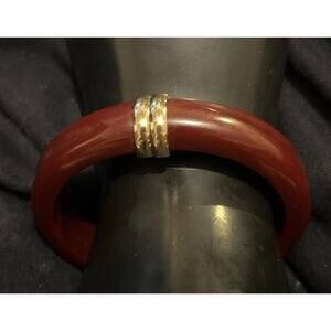 Vtg Avon Goldtone Burgundy Lucite Hinged Clamper Bangle Bracelet